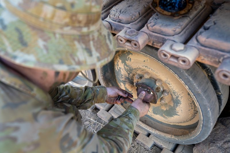 Spee3d Bradshaw 6911 Amcell Soldat Installation von Spee3d gedruckten Radlagerteil auf M113